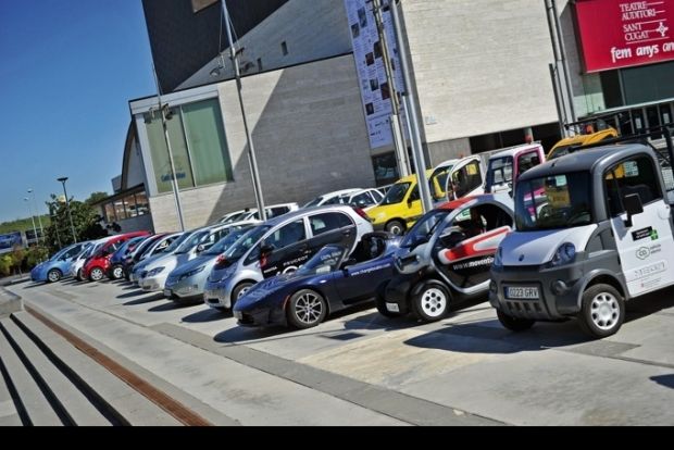 Els vehicles elèctrics estan tenint una acollida tímida a Catalunya a causa del seu elevat preu. FOTO: Amanda Bernal