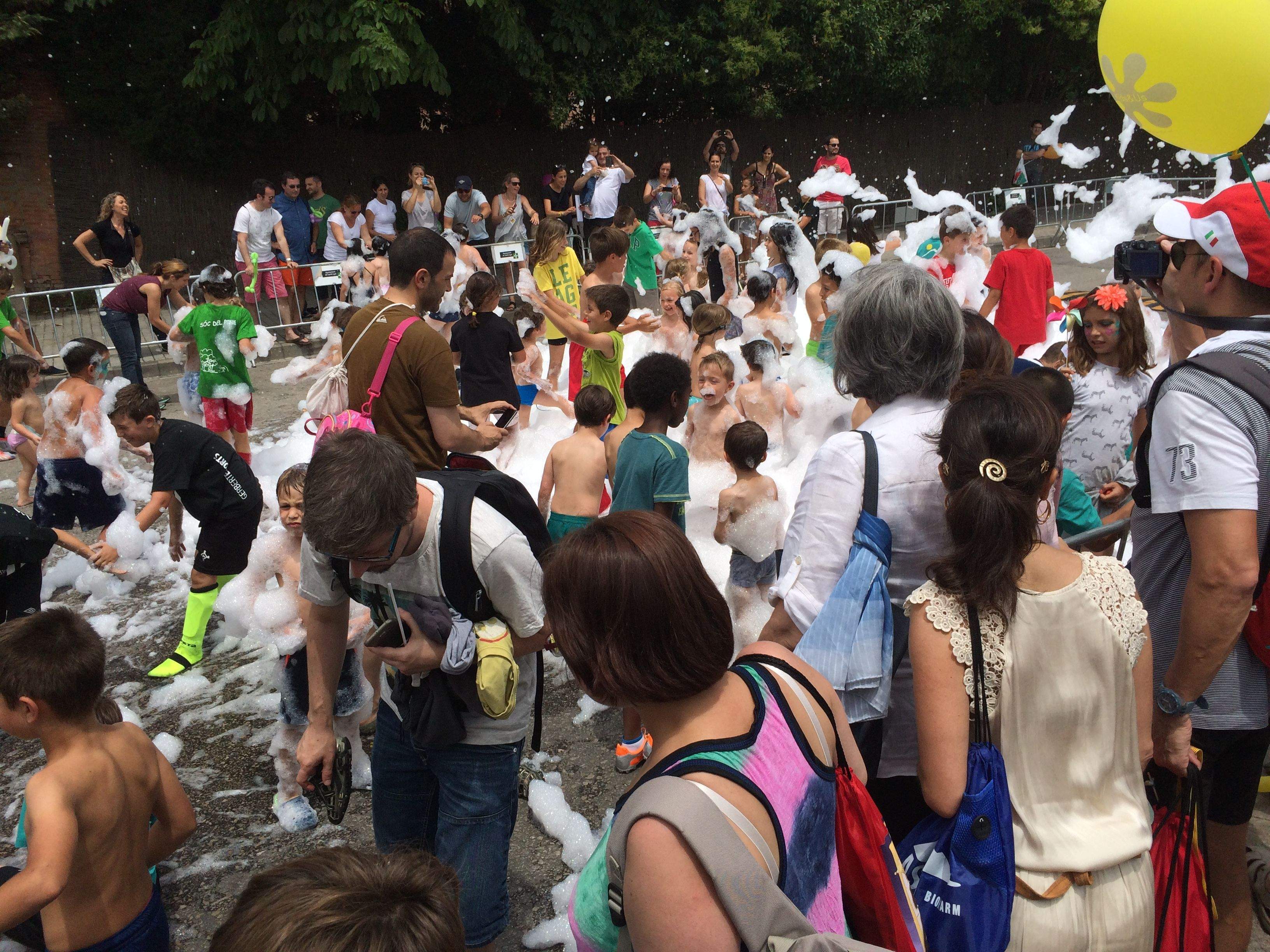 La Festa de la Infància ha finalitzat amb la festa de l'escuma. FOTO: À. L. P.