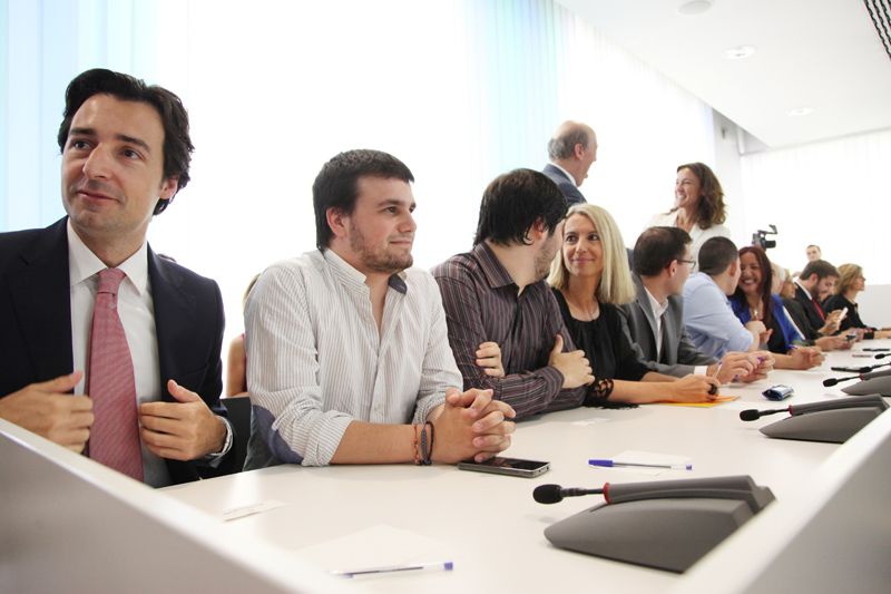 Benejam (PP), Gutiérrez (ICV-EUiA) i Gómez i Ingla (ERC-MES) durant la constitució de l'Ajuntament. FOTO: Lali Puig