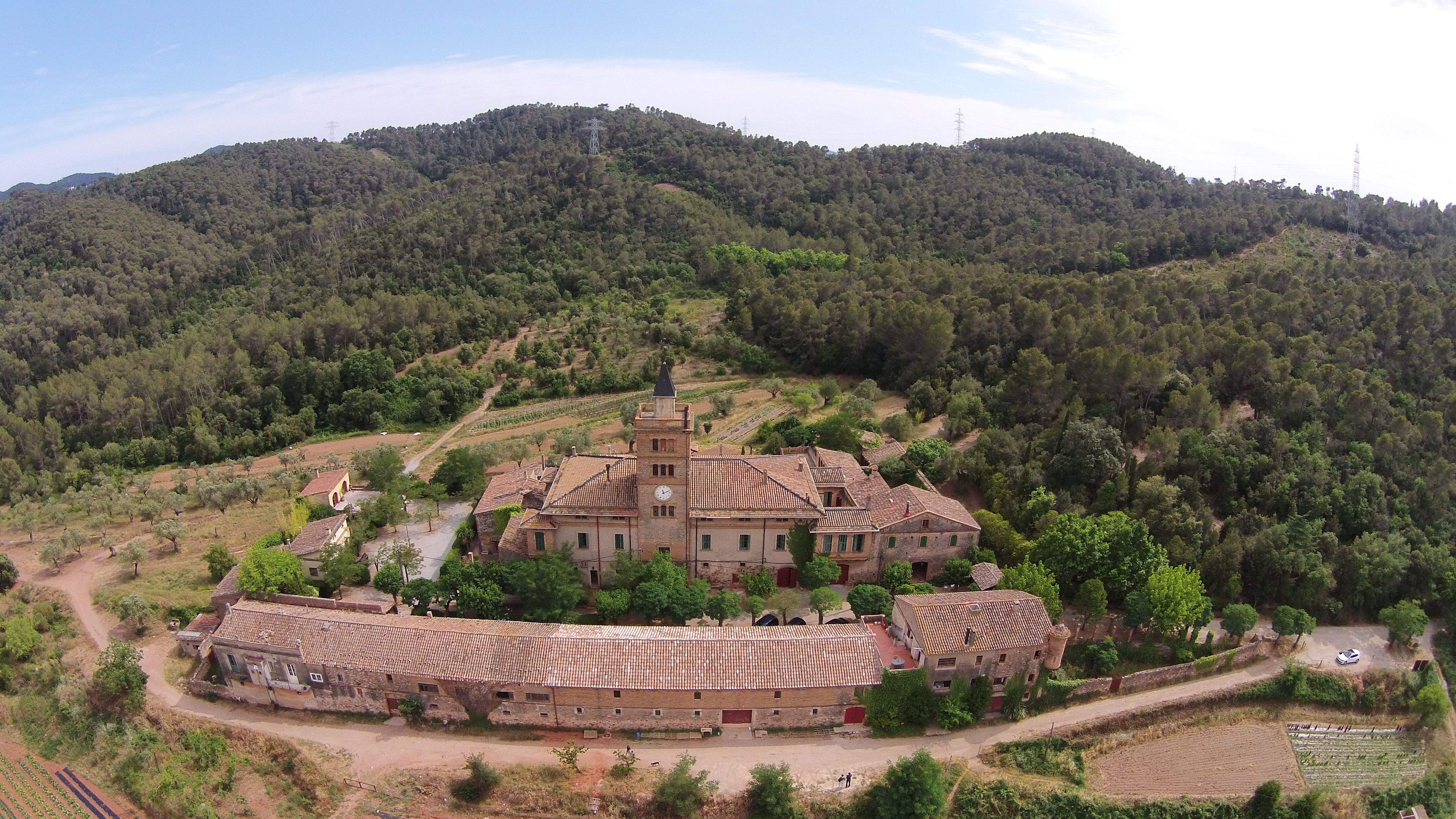 És la masia més important de tot el terme de Valldoreix 