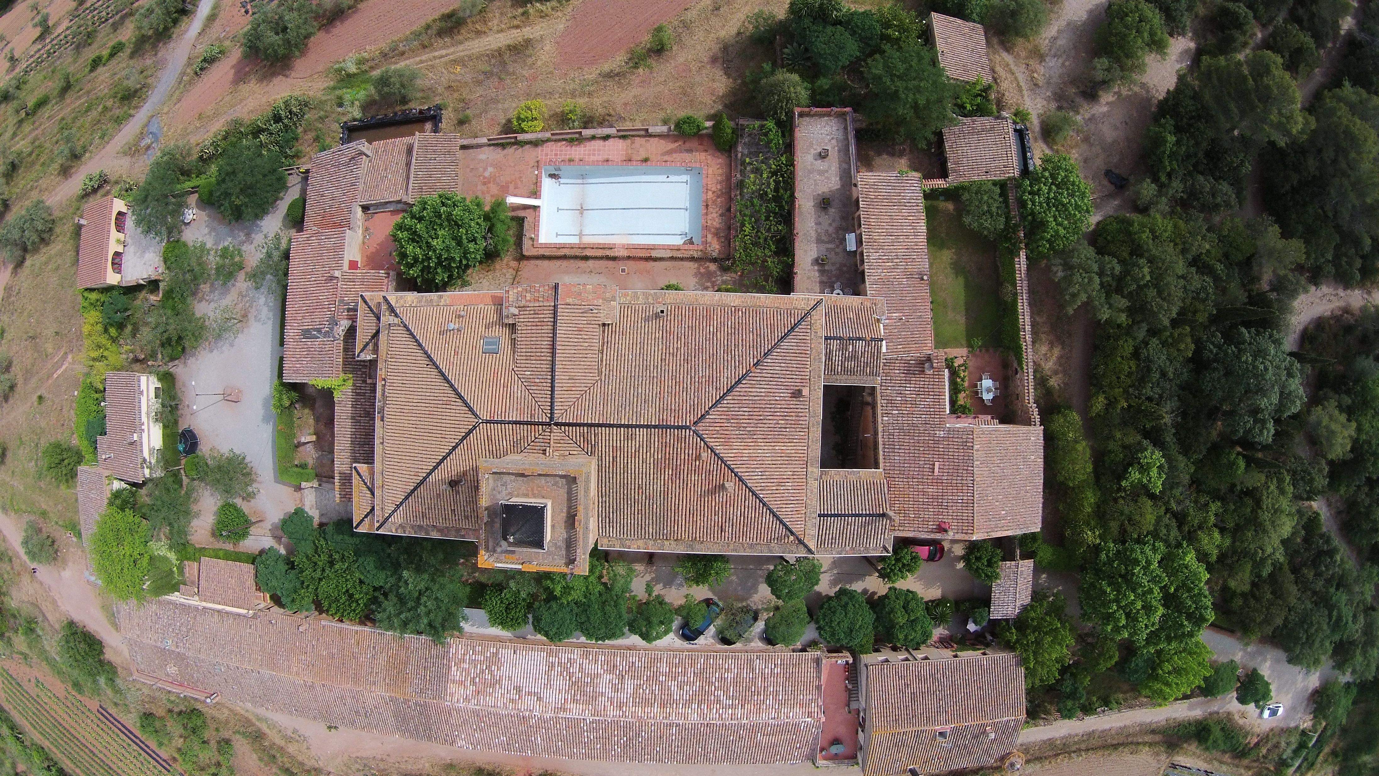 Les dades més antigues que tenim del mas daten del s. xvi, amb el nom de Mas Brunet.