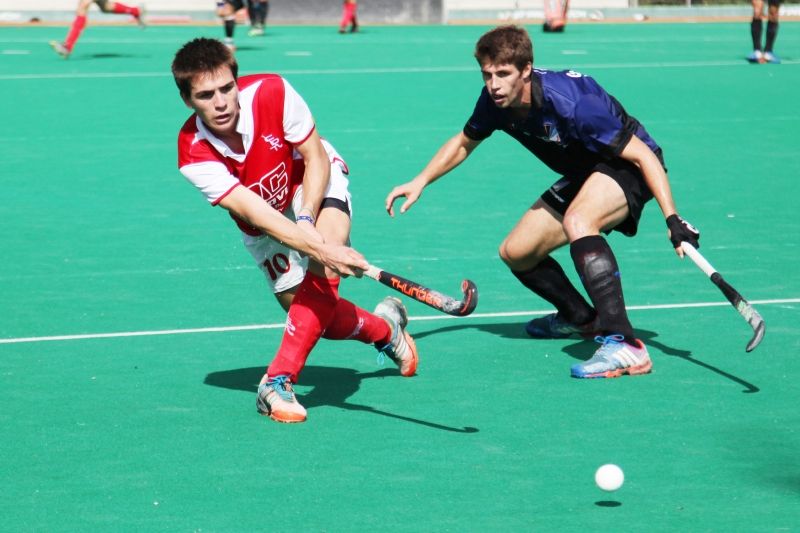 Imatge d'un partit de la secció d'hoquei sobre herba del Junior FC. FOTO: Lali Puig