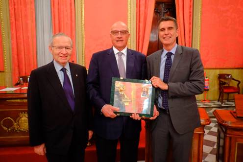 Miquel Valls, president de la Cambra; Josep Oliu, president del Banc Sabadell i Jaume Guardiola, conseller delegat del Banc Sabadell. FOTO: Cedida