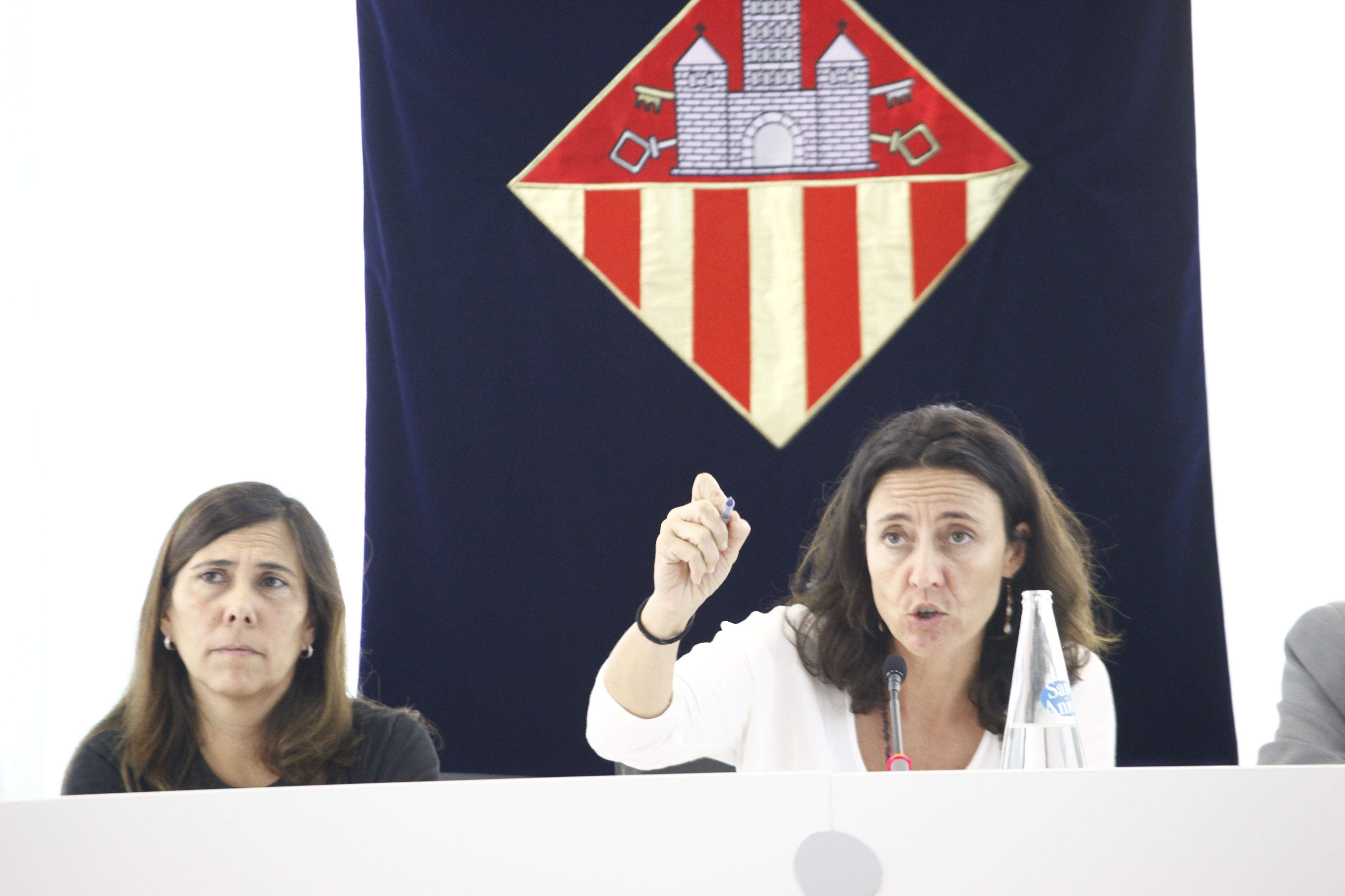Cristina Paraira, presidenta d'Unió a Sant Cugat, i l'alcaldessa, Mercè Conesa. FOTO: Arxiu