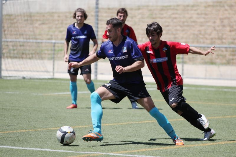 Imatge de l'últim derbi entre el Sant Cugat Esport FC i el Junior FC. FOTO: Lali Puig