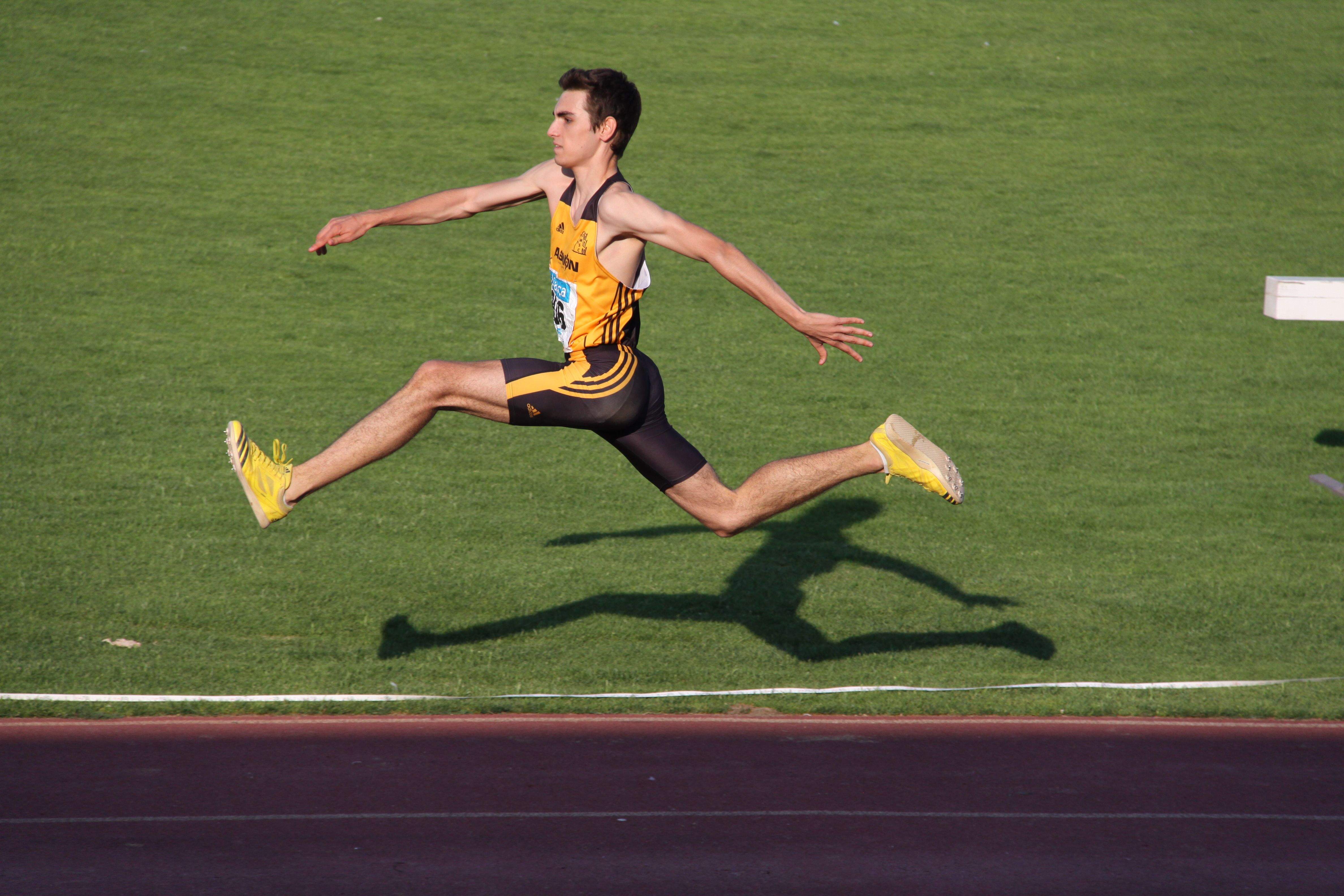 Darío Sirerol, campió de catalunya júnior en triple salt. FOTO: Xavier Parpal