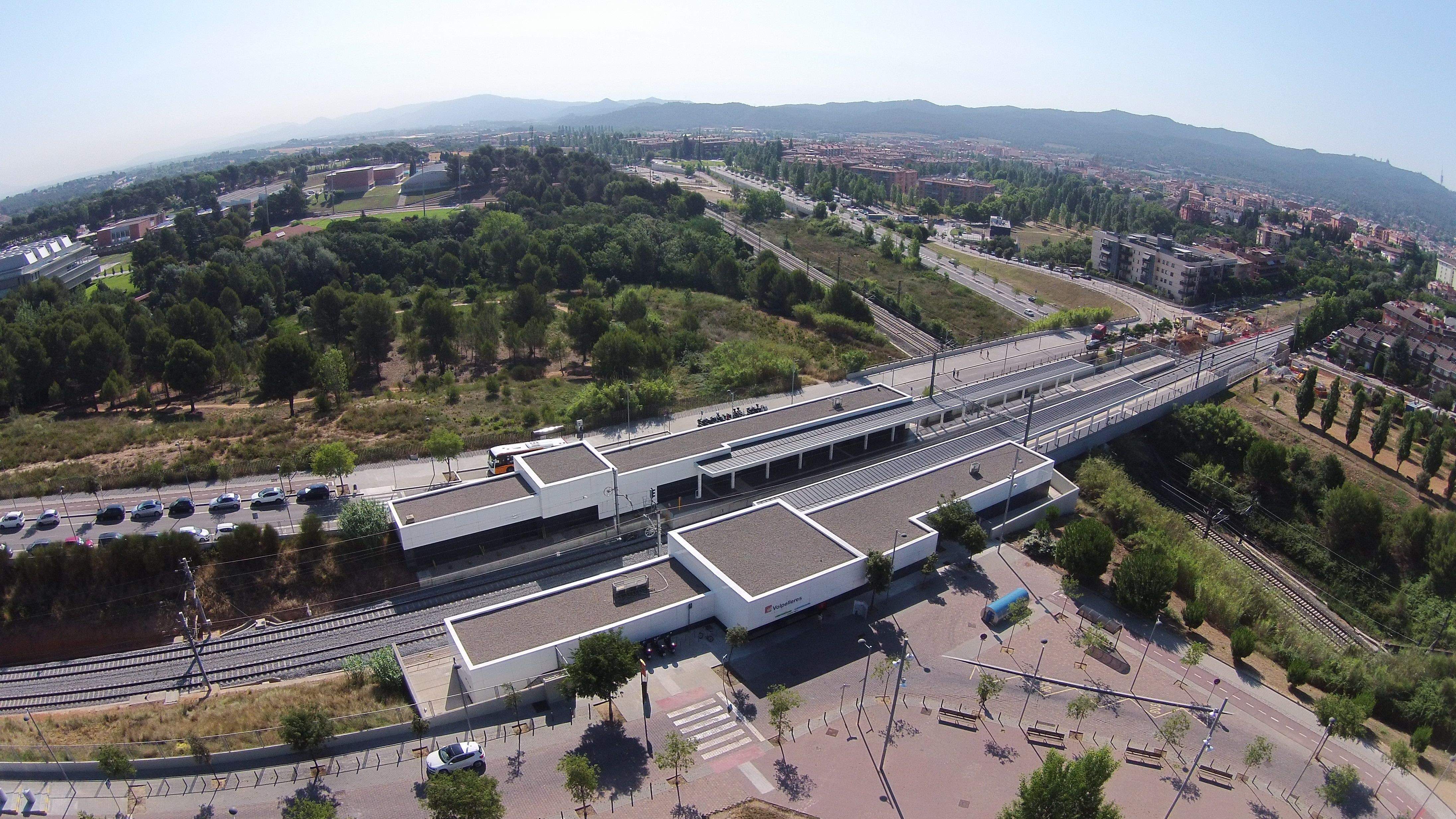 L'estació de Volpelleres se situa al carrer d'Alfons d'Aragó