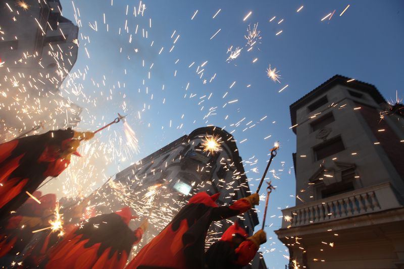 El Correfoc infantil encendrà la festa  FOTO: Lali Puig