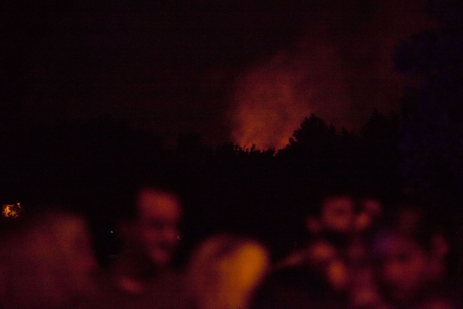 El foc s'ha iniciat just en acabar el castell de focs. FOTO: Lali Puig