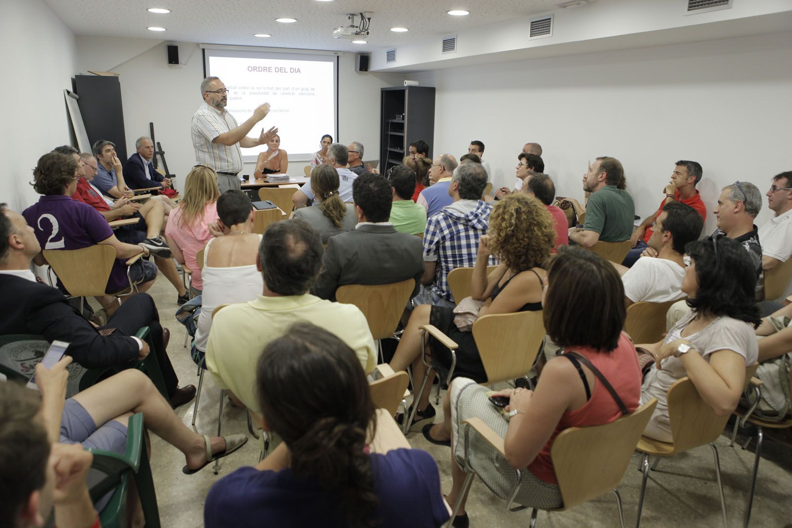 L'assemblea ha comptat amb una quarantena de socis. FOTO: Artur Ribera