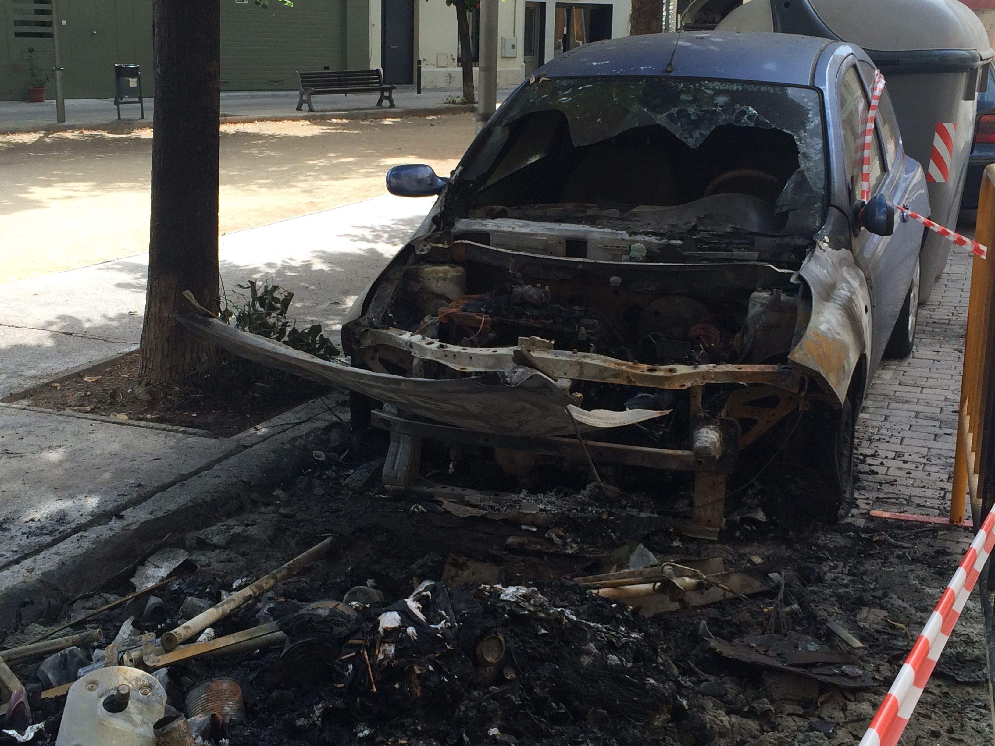 El foc s'ha produït cap a les 3 de la matinada. FOTO: Mireia Puente