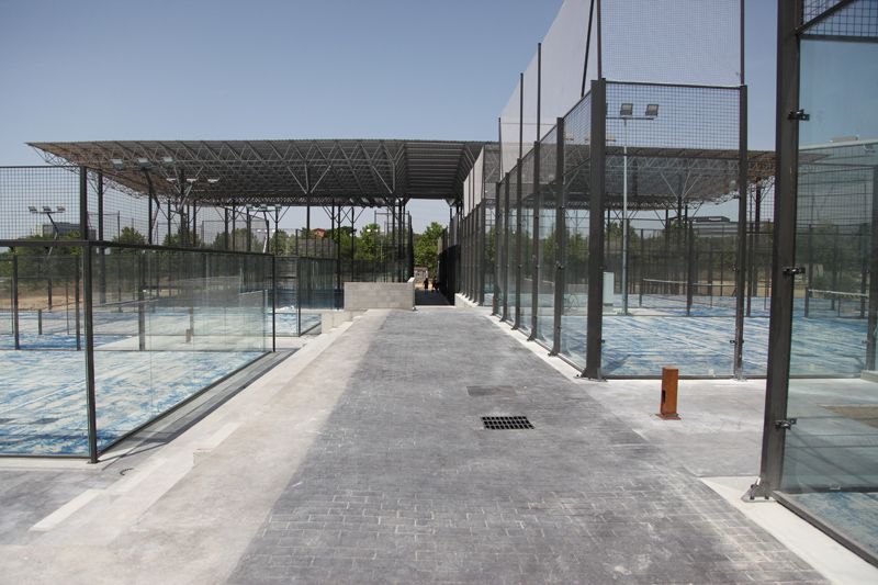 Augusta Pàdel es troba davant de la ZEM La Guinardera. FOTO: Lali Puig