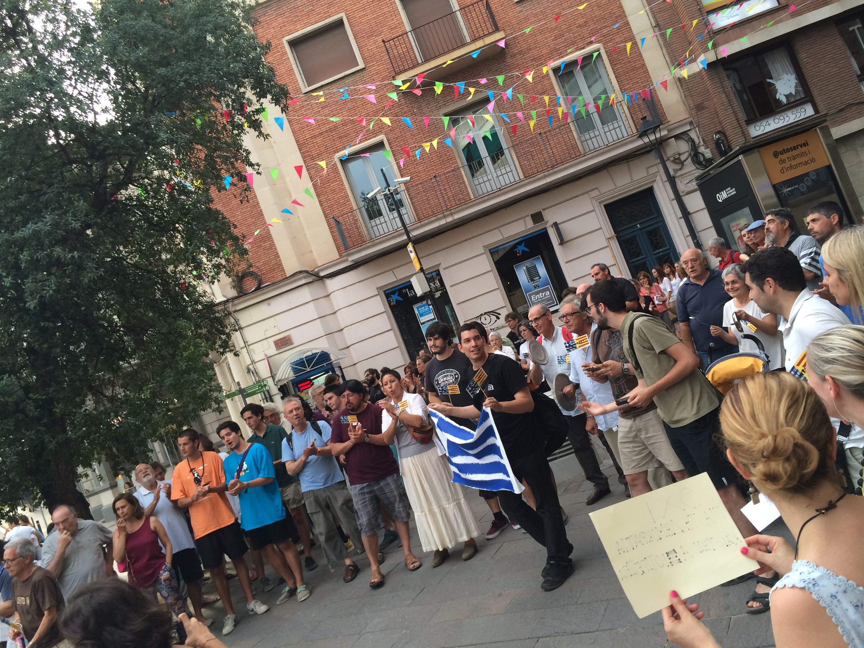 Podem, Procés Constituent i ICV van convocar la manifestació de suport a Grècia, que també va organitzar ERC. 