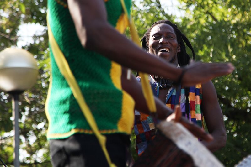 Ritmes africans del Casal amb Karamalà al pati del Casal de Mira-sol. FOTOS: Lali Puig