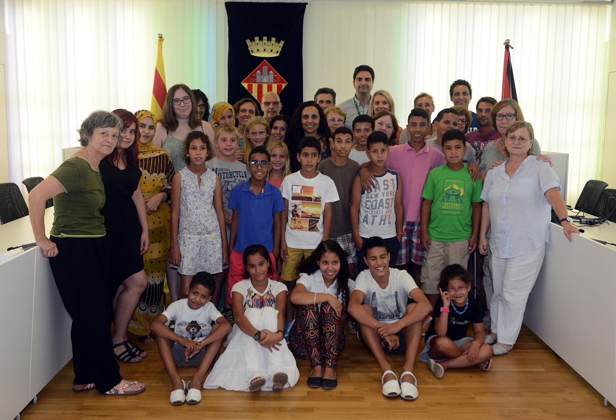 Foto de família amb tots els infants sahrauís. FOTO: Localpres