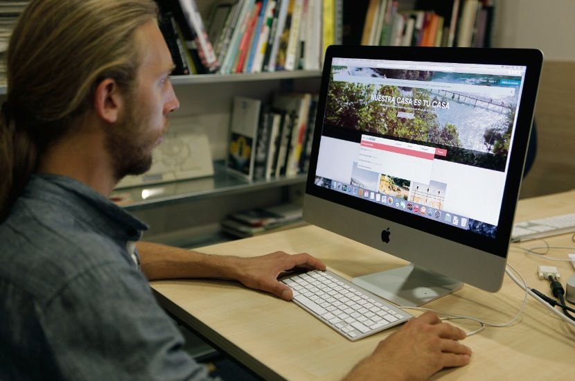 L’economia col·laborativa s’ha fet un lloc en el nostre imaginari també en la cerca d’allotjament. FOTO: Sergi Felip