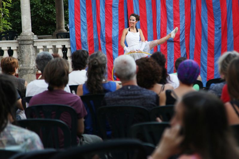 Teatre / Cabaret amb el grup Neighbours al Casino. FOTOS: Lali Puig