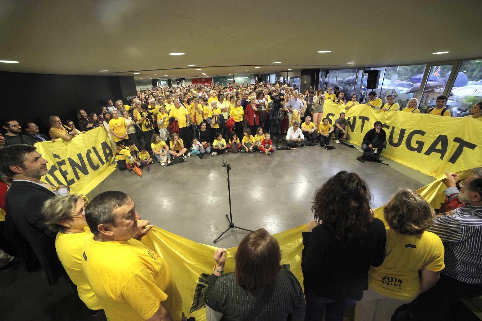 Moment d'una de les concentracions a Sant Cugat a favor del Dret a Decidir. FOTO: Artur Ribera