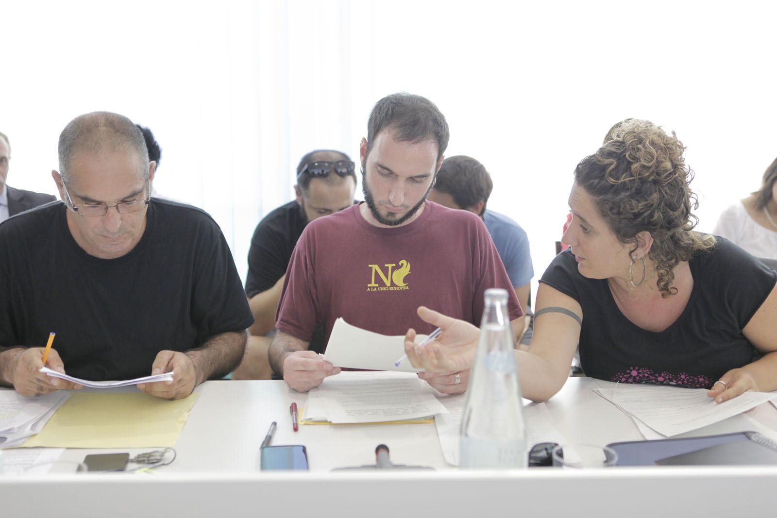 Ramon Piqué, a l'esquerra, va presentar la moció. FOTO: Artur Ribera