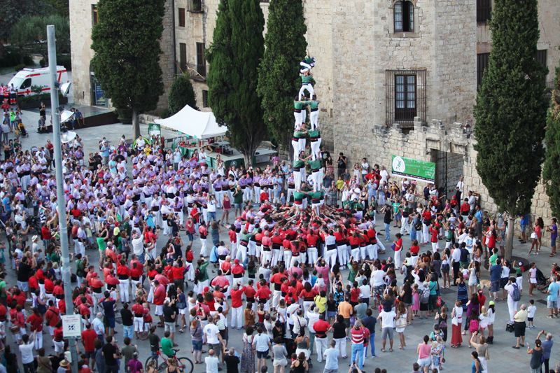 La plaça d'Octavià s'ha omplert per celebrar la primera Diada de Sant Cugat. FOTO: Lali Puig