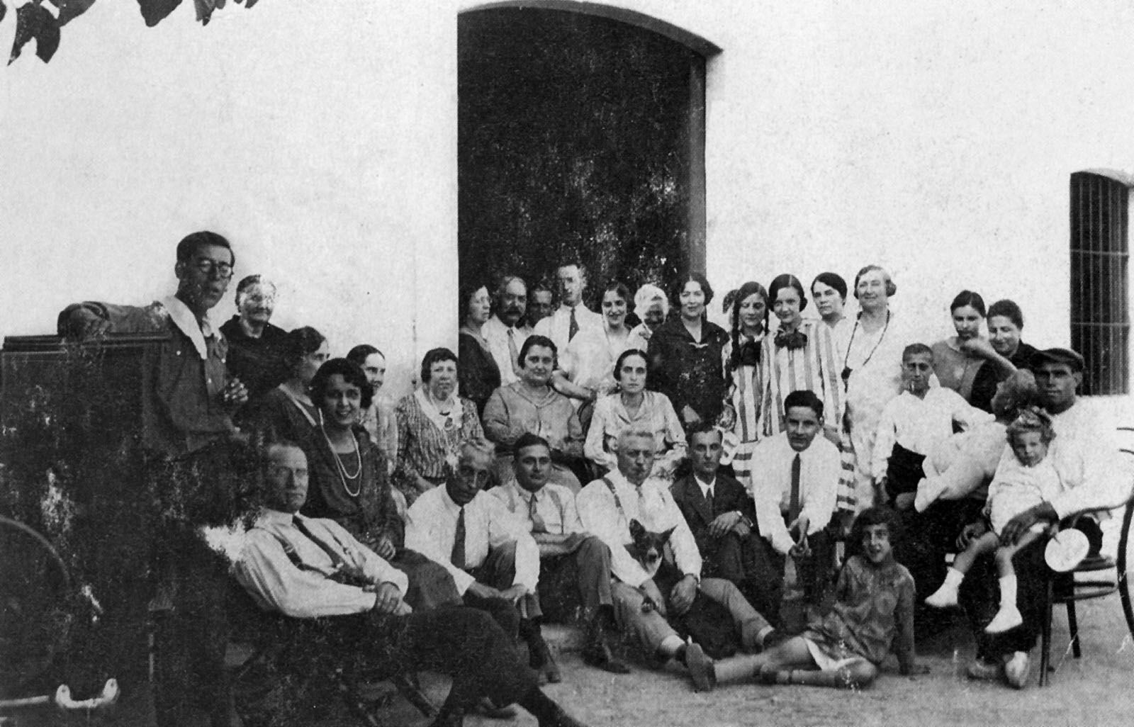Foto de la família Castanyer amb un grup d'amics (1930). Foto: Fons Jordi Muñoz Castanyer