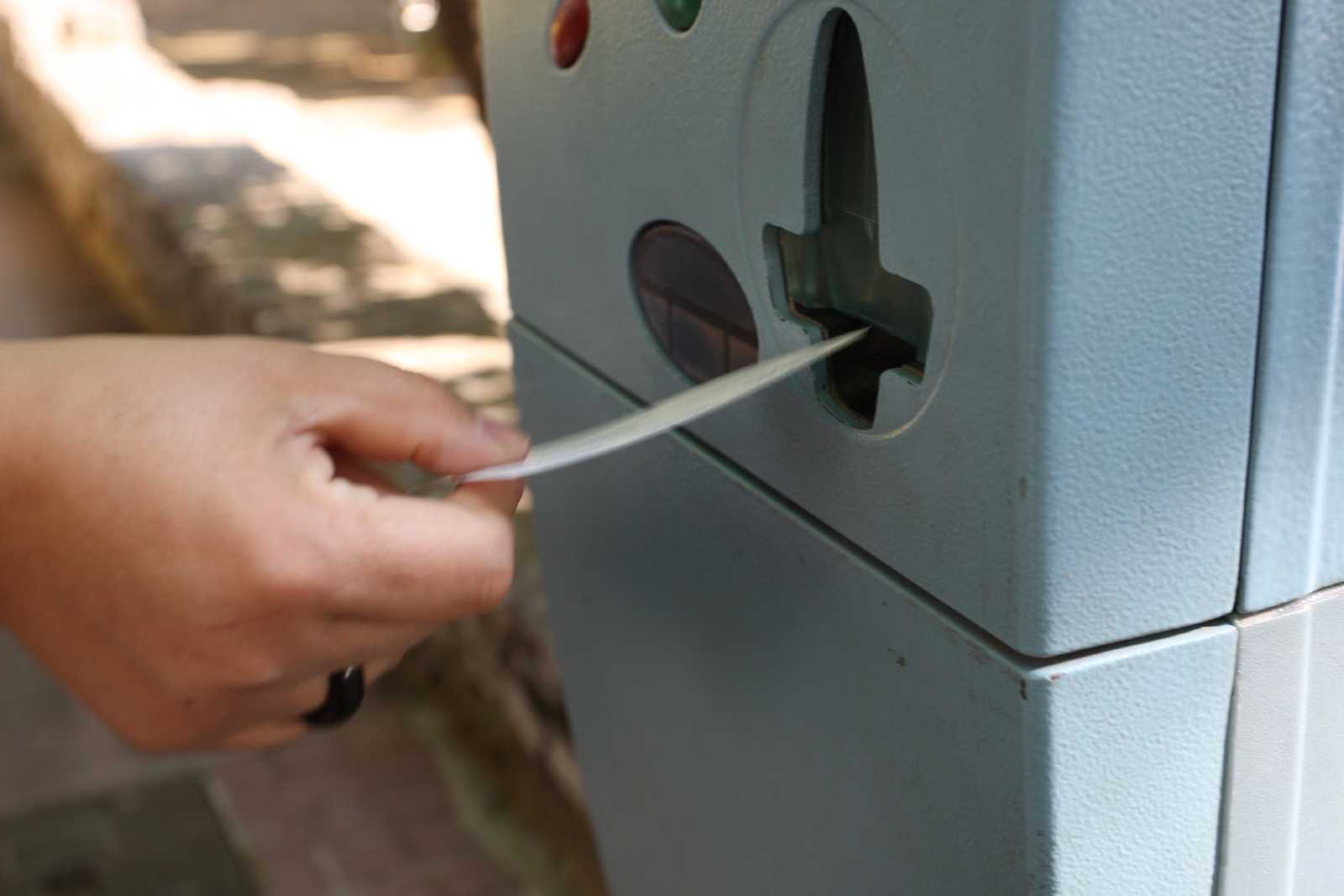 Els parquímetres actuals seran reemplaçats per uns de més moderns. FOTO: Arxiu