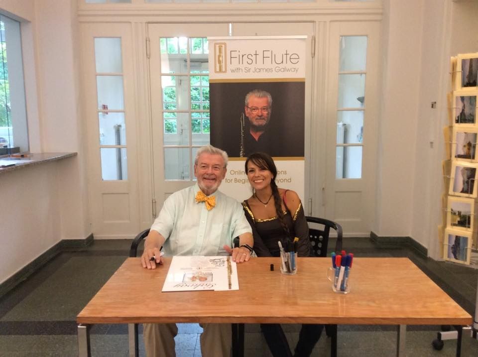 Elisabet Franch acompanyada de Sir James Galway. FOTO: Cedida