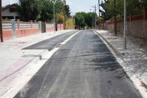 Un dels carrers asfaltat de Mira-sol. FOTO: Local Press
