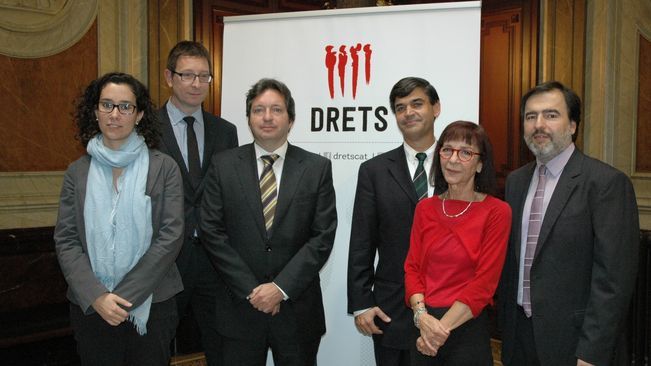 Maria Vila, a l'esquerra de la imatge, amb l'equip de Drets. FOTO: Cedida