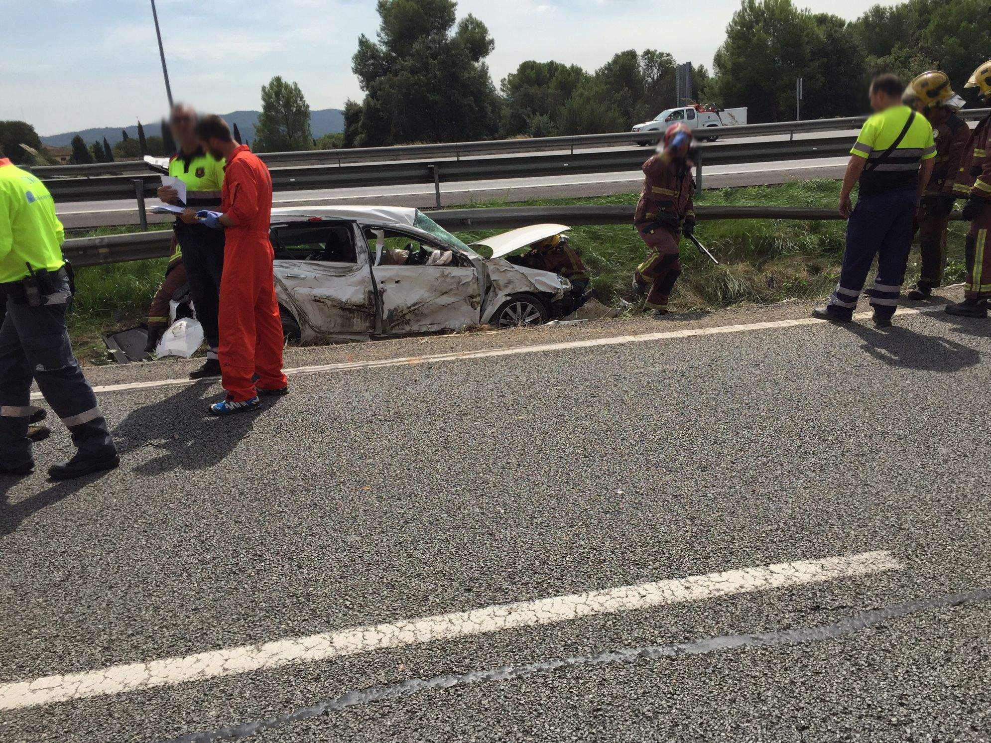El conductor del vehicle ha estat traslladat a Mútua de Terrassa. FOTO: C. Rodríguez