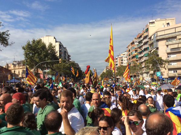 Milers de santcugatencs participen de la Via Lliure a Barcelona. FOTO: Cinta Caballé