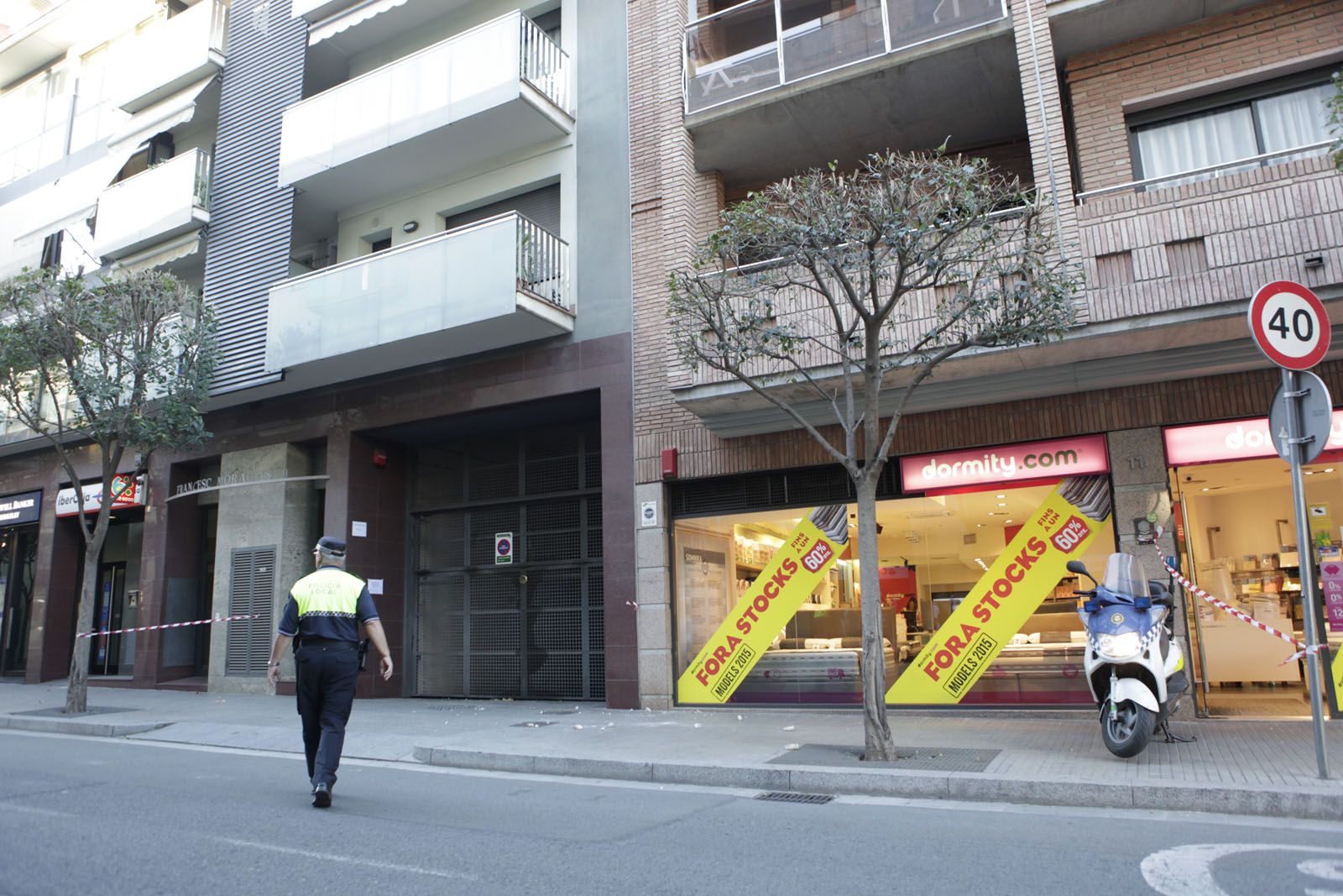 La Policia Local ha acordonat la zona FOTO: Artur Ribera