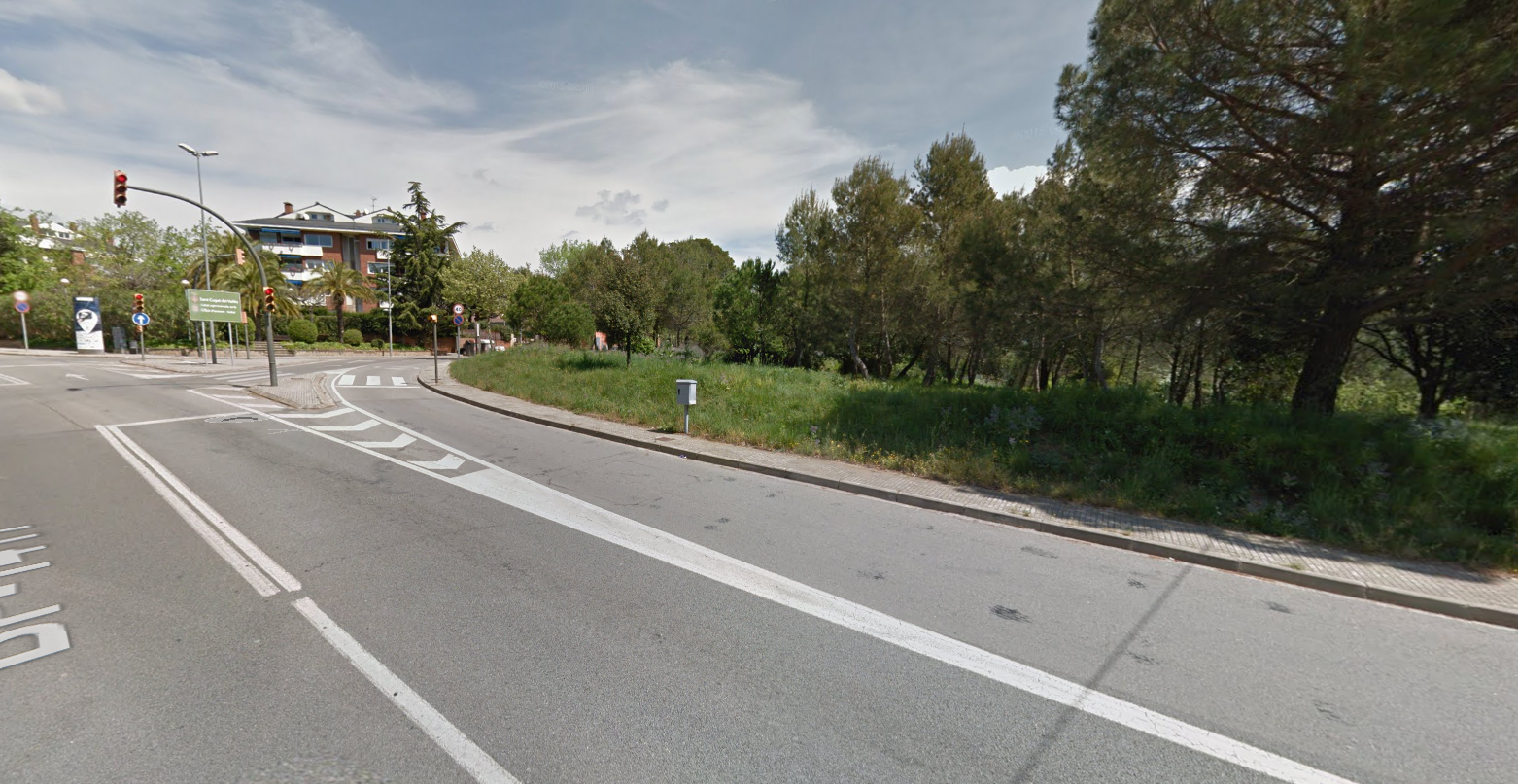 A la dreta de la imatge, la parcel·la que l'Ajuntament haurà d'expropiar ara. FOTO: Cedida
