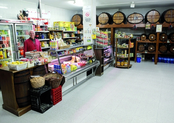 El Celler de Cal Caballu és un dels comerços amb història de Sant Cugat. 