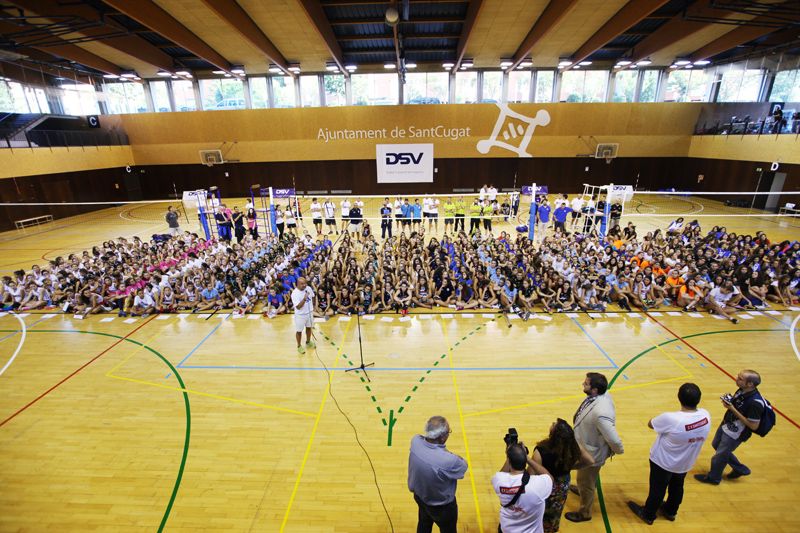 Les participants al torneig, al centre de la pista. FOTO: Lali Puig