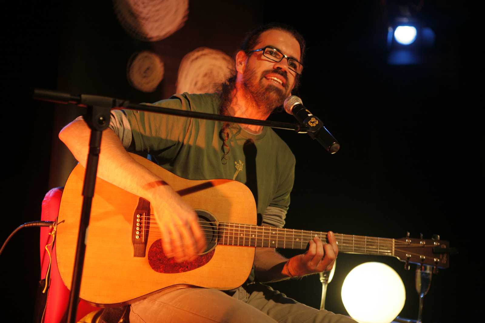 Natxo Tarrés, cantant de Gossos, en un concert a Sant Cugat. FOTO: Artur Ribera