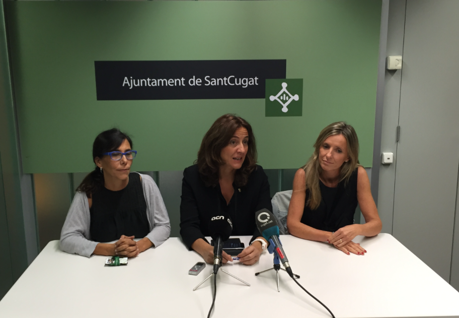 Cristina Paraira, Mercè Conesa i Esther Salat mentre explicaven la situació. FOTO: J. M. Vallès