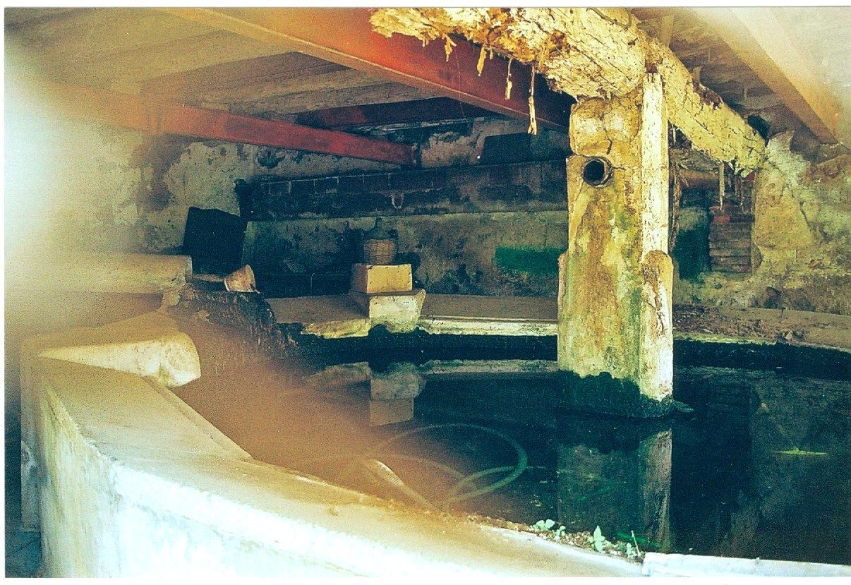 Els antics safareigs de Sant Cugat als anys 90, poc abans de ser enderrocats. AUTOR: Octavi Galceran