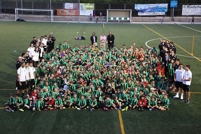 Presentació dels equips del CFU Mira-sol Baco al Camp Municipal de Futbol de Mira-sol. FOTOS: Lali Puig