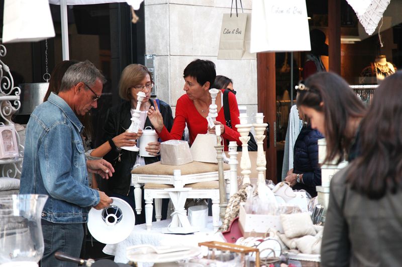 Imatge d'arxiu d'un Fora Estocs a les botigues de l’eix comercial. FOTOS: Lali Puig