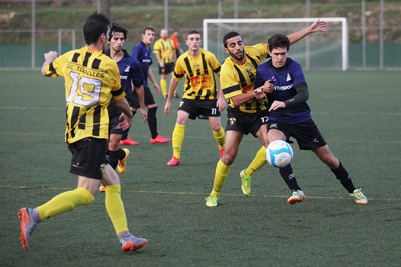 El Junior FC guanya per 2 gols a 0 a la UE Torrelles. FOTO: Lali Puig