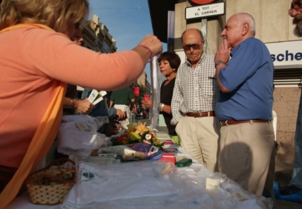 Una paradeta informativa en edicions anteriors del Dia de la Salut Mental. FOTO: Arxiu