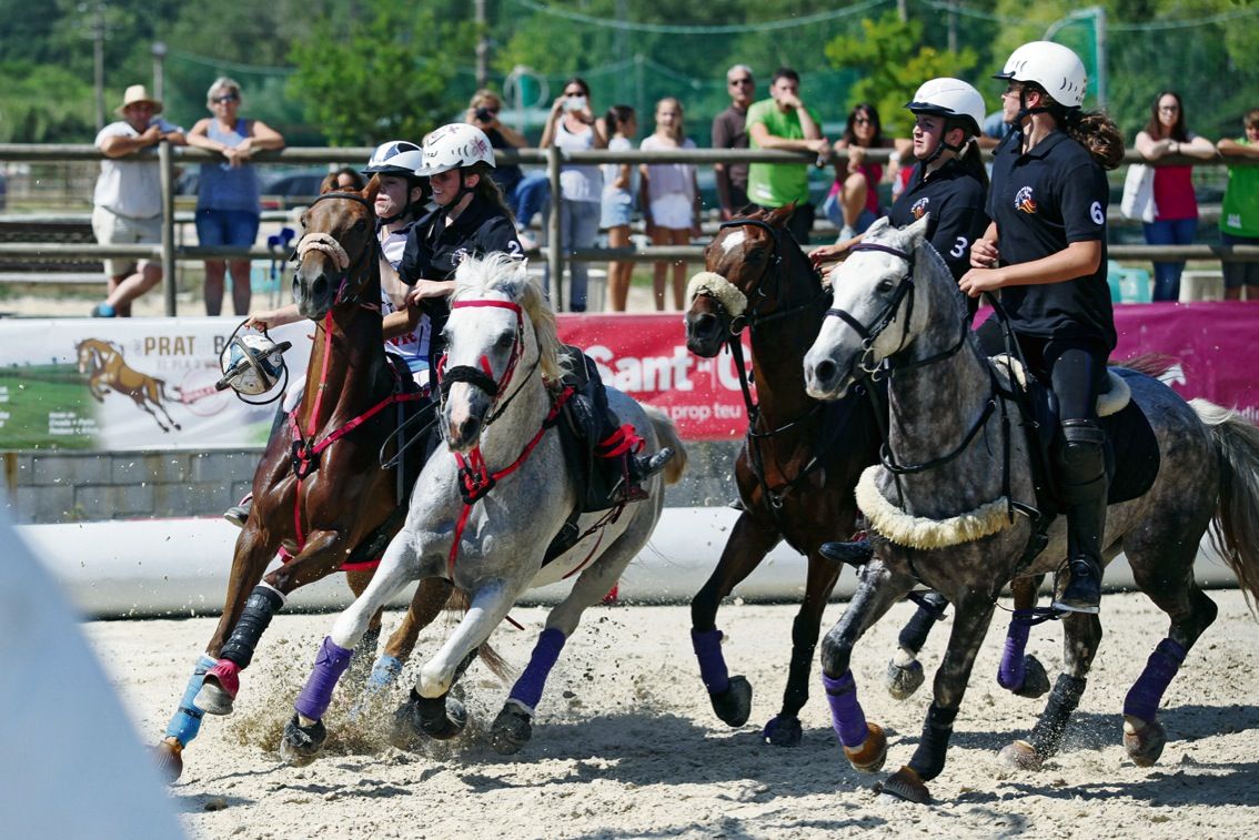 Aquesta temporada 2015-2016 és la tercera que l’Hípica Can Caldés potencia el ‘horseball’. L’objectiu és la seva consolidació a la ciutat. FOTO: Lali Puig