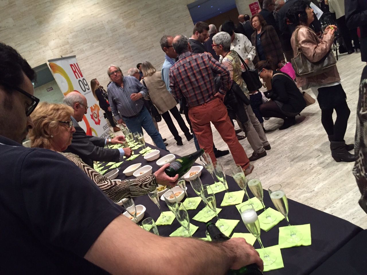 Les dosis de la vacuna s'han finançat a través de la venda de copes de cava. FOTO: JM. Vallès