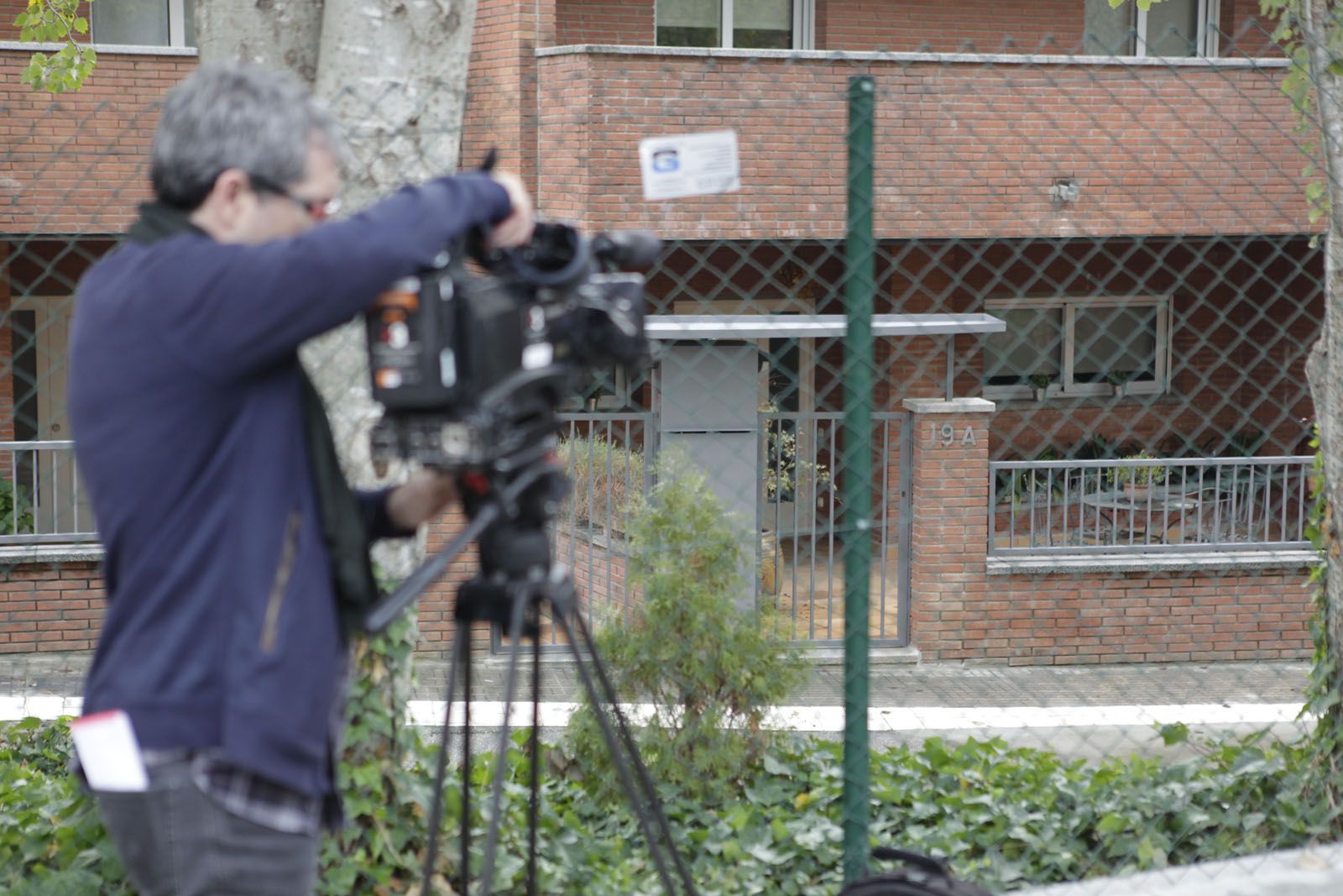 Els periodistes han fet guàrdia des de primera hora. FOTO: Artur Ribera