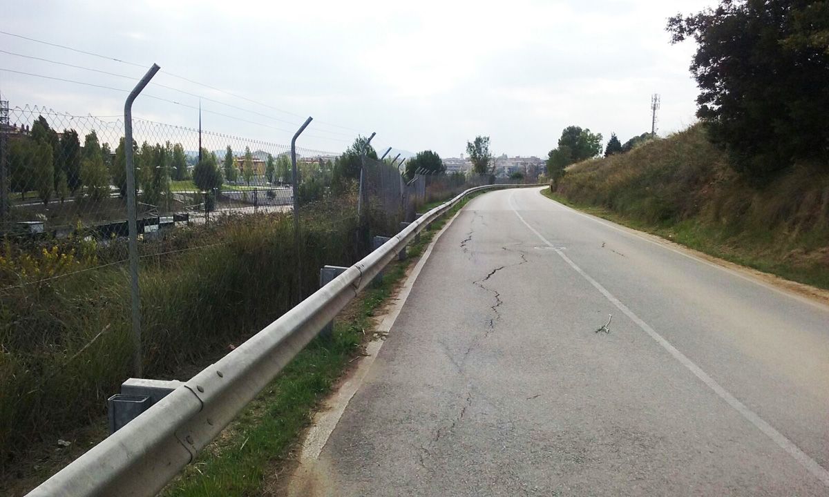 La carretera on hi ha les esquerdes. FOTO: Cedida.