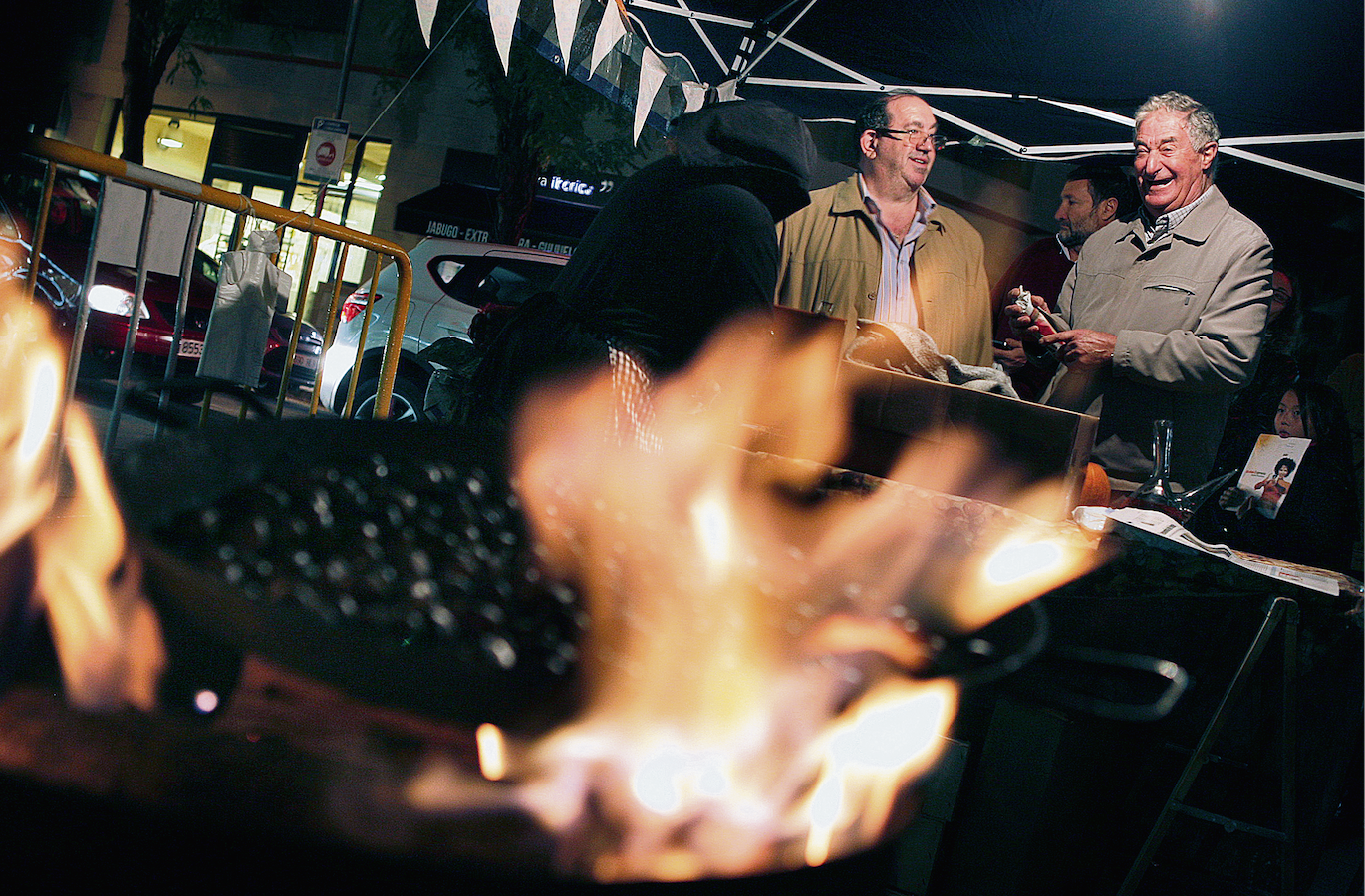 Les castanyeres no fallen mai malgrat que la festa de Halloween sigui cada cop més celebrada també a Sant Cugat. Artur Ribera