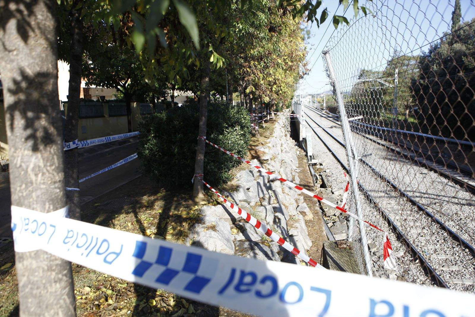 La caiguda d'un mur de contenció afectava els FGC a Volpelleres. FOTO: Artur Ribera
