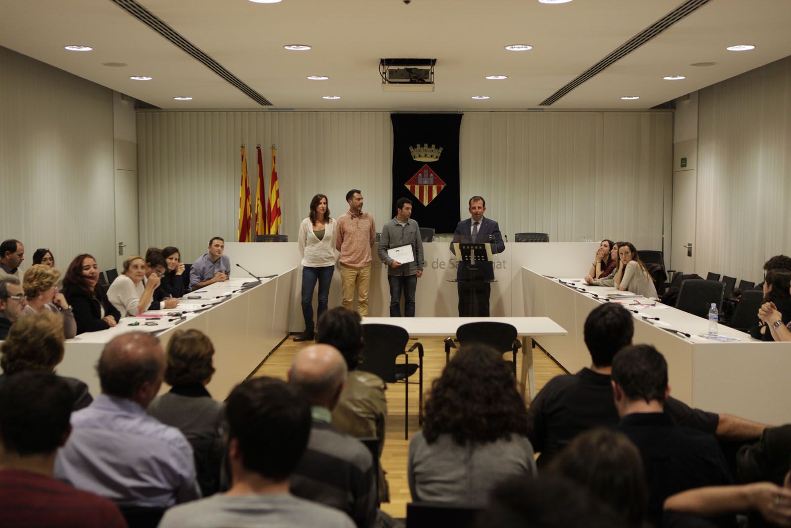 Els guanyadors de la segona edició del Concurs d'Emprenedoria van rebre el reconeixement a l'ajuntament. FOTO: Artur Ribera