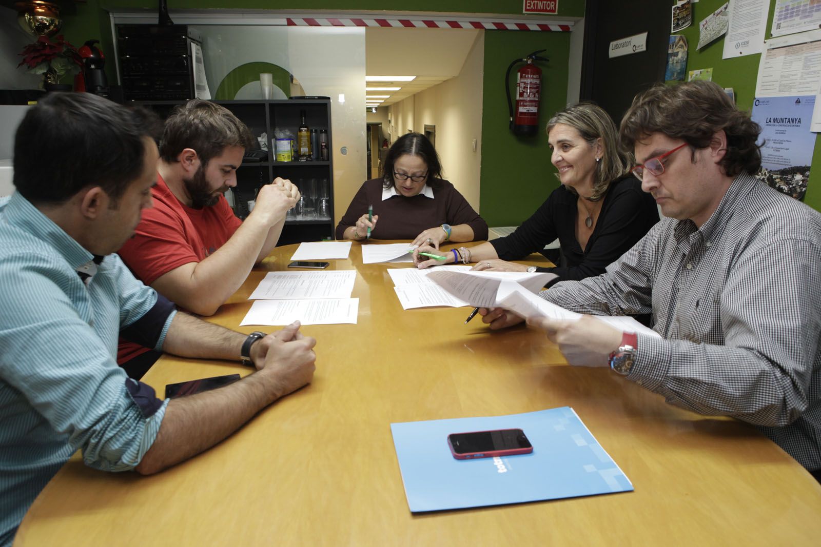 Garcia, Rovira, Reverte, Mateu i López, en la reunió del jurat. FOTO: Artur Ribera